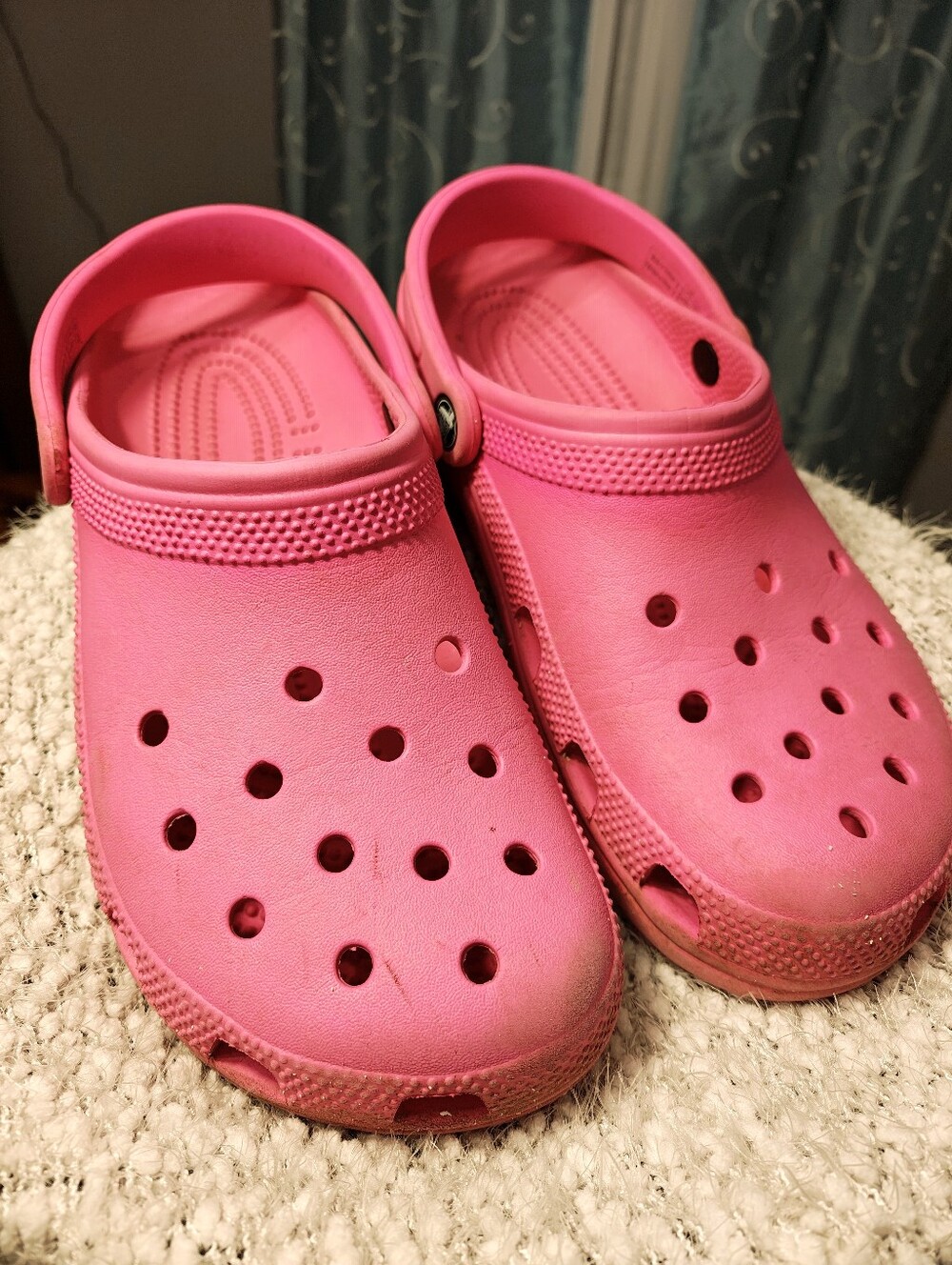 Unisex Crocs, Classic Clog Men Sz 8, Women Sz 10, Gently Used Hot Pink